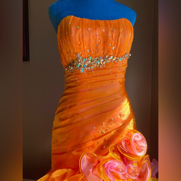 TIFFANY DESIGN DRESS. - Picture 9 of 15